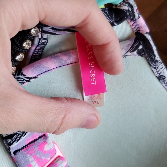 EUC Victoria's Secret push up bikini 32D/medium - Picture 3 of 4